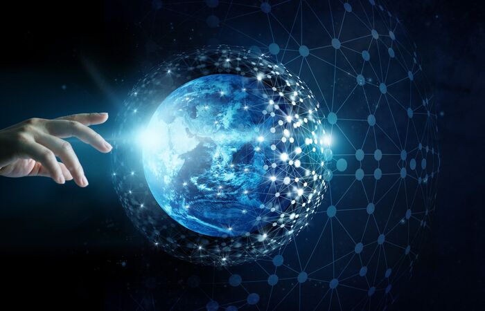 Hand berührt Sphaere, die eine Welt umfasst als Sinnbild für Vernetzung/Kontakt